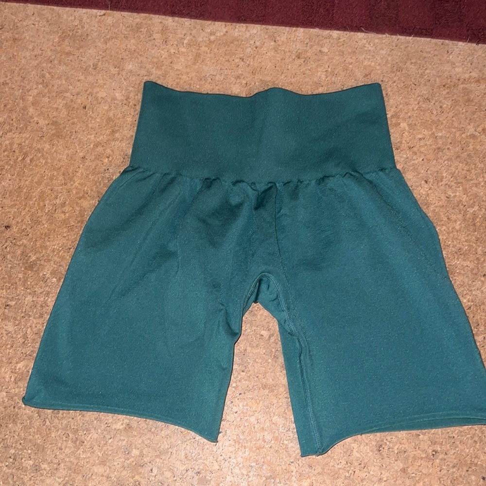 NVGTN emerald green seamless bike shorts